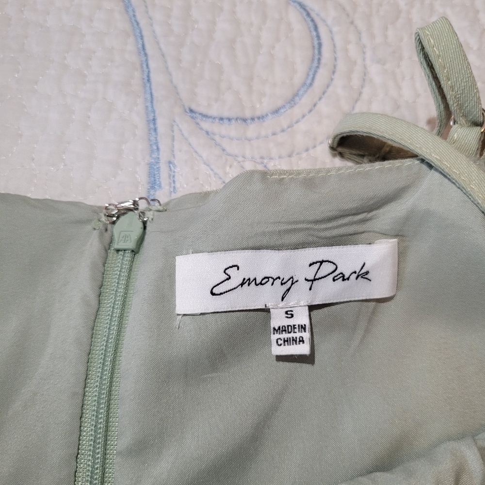 Emory Park Green Dress with Flowy Silhouette - Picture 7 of 9